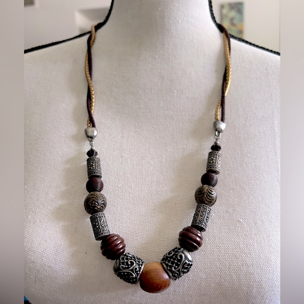 Chicos Wood Bead Necklace 13$